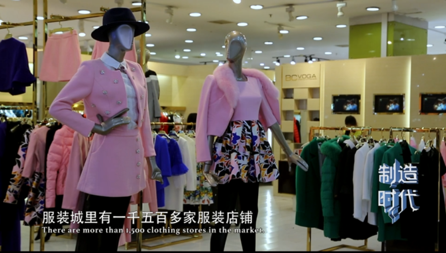 虎门镇现有具一定规模的服装服饰类企业2300多家,从业人员超20万人,年